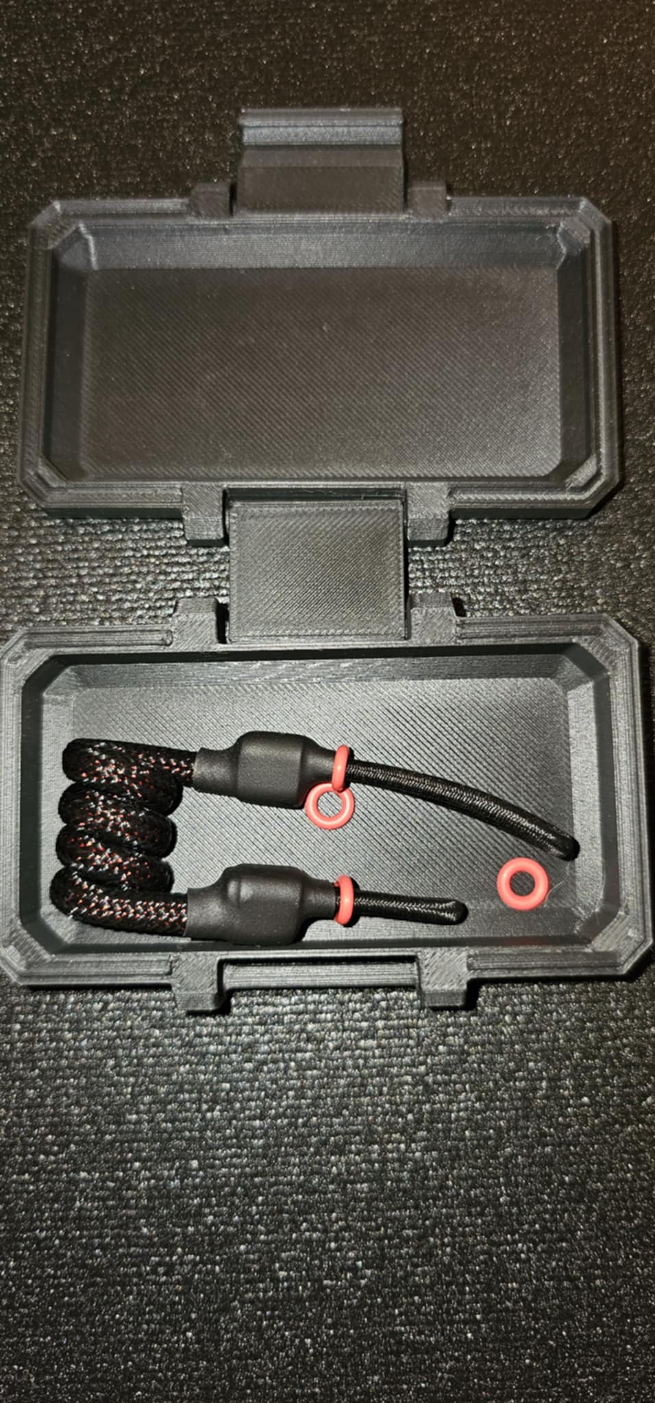 Helixhold Tether (Black/Red)