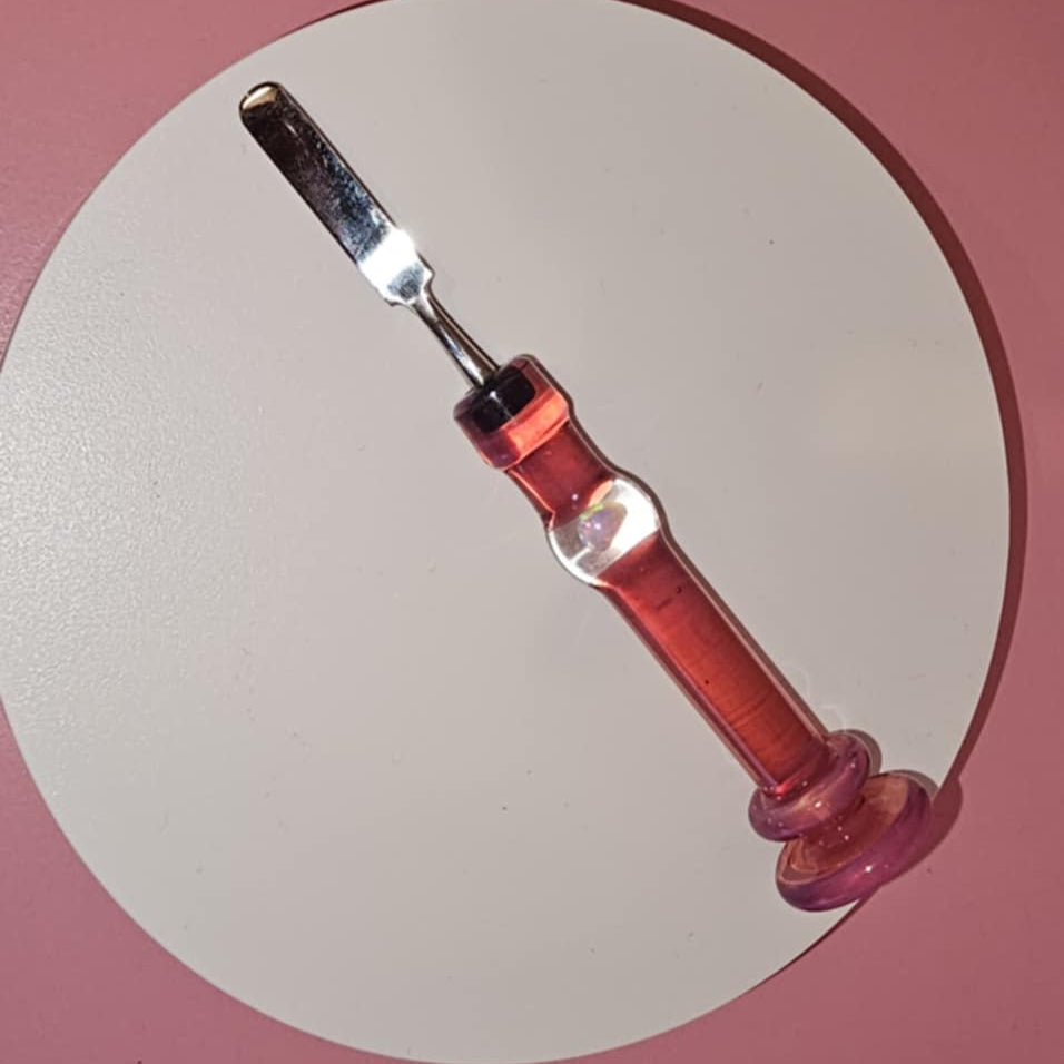 Artistic glass dabber for smooth and clean dabbing experience