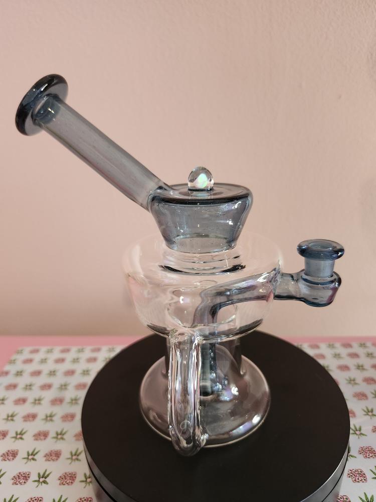 Close-up of urn-style base showing thick borosilicate glass construction and smooth joint connection on Mac Savage rig