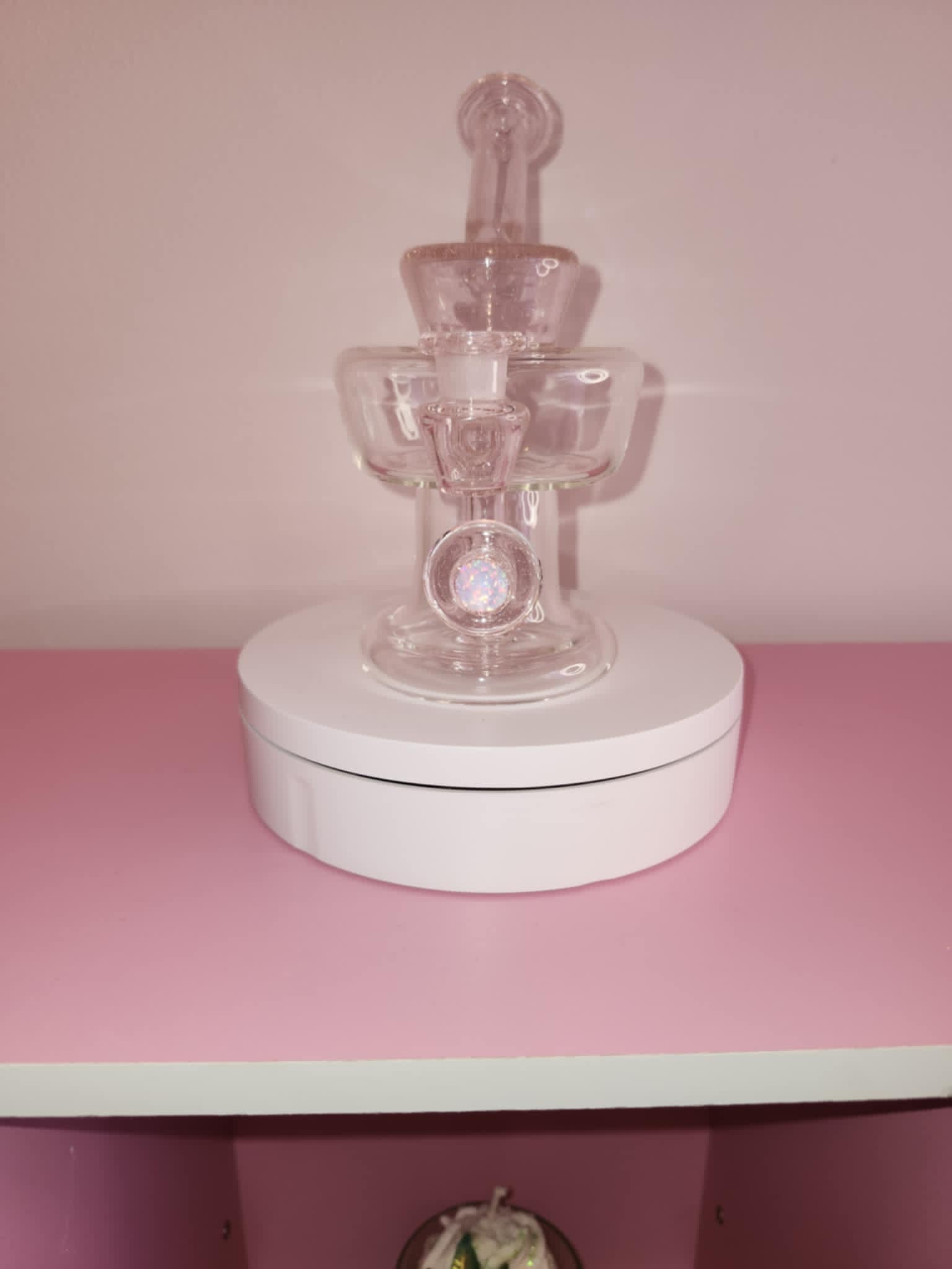 Mac Savage Urn Rig Pink with sculpted urn-shaped chamber, soft pink glass finish, and fixed joint displayed upright